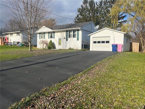 Photo of 110 Cedarwood Boulevard, Van Buren, NY 13027 (MLS # S1682637)