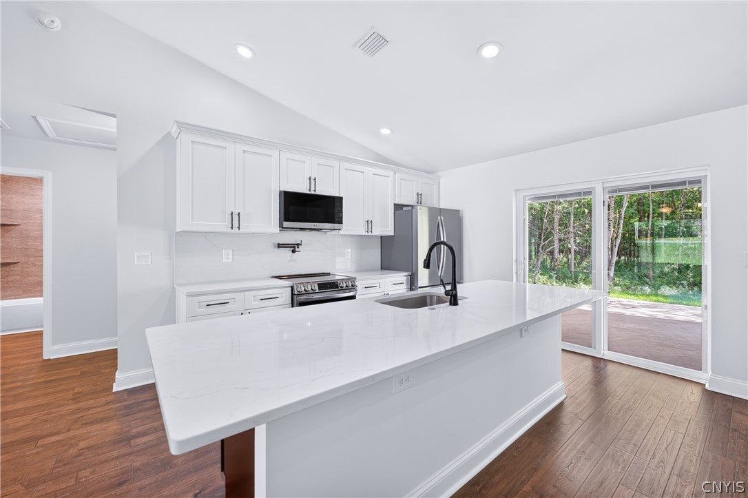 6590 Fox Road