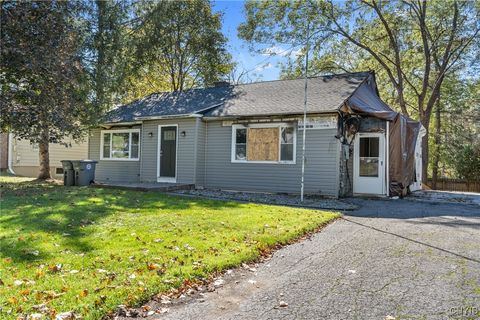 Photo of 20 Kevan Circle, Manlius, NY 13104 (MLS # S1643043)