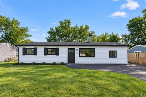 Homes For Sale - 7904 John Huss Avenue<br/> Cicero, NY 13030