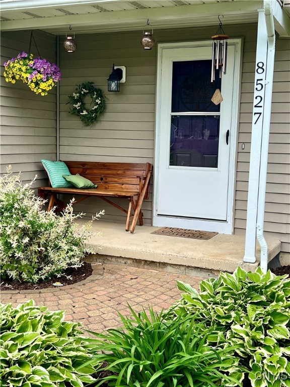 8527 Grandview Drive, Cicero, New York image 2