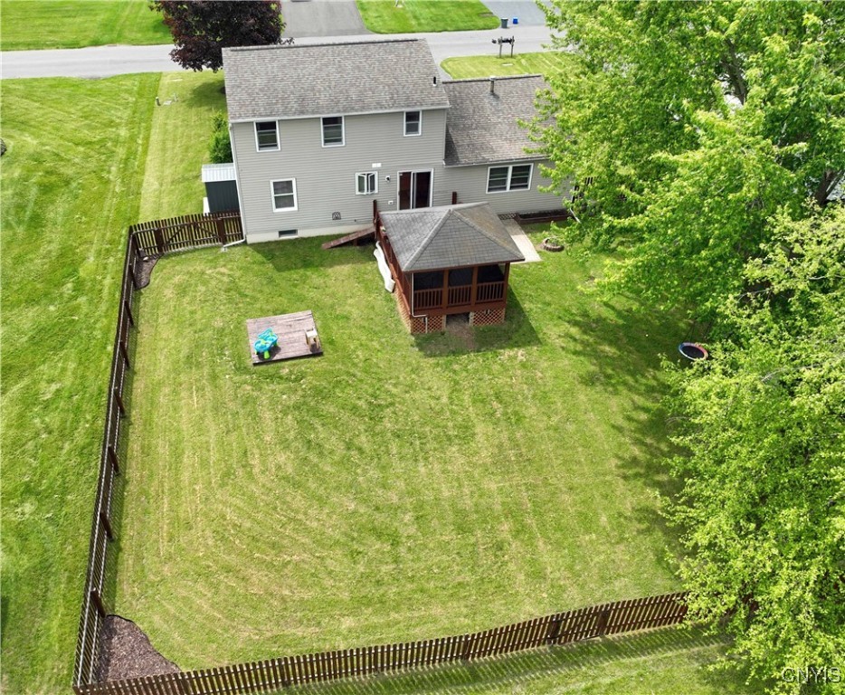 8527 Grandview Drive, Cicero, New York image 4