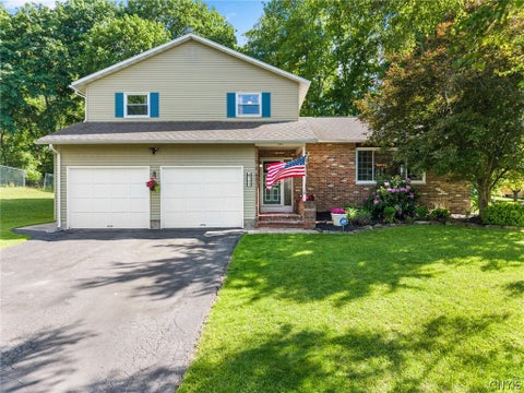 Photo of 709 Winkworth Parkway, Syracuse, NY 13215 (MLS # S1687374)