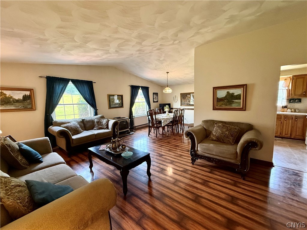 27 Meadowbrook Drive