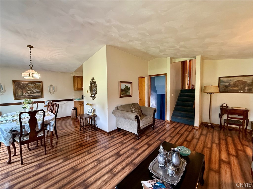 27 Meadowbrook Drive