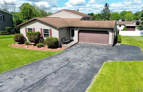 Homes For Sale - 27 Meadowbrook Drive<br/> Oneida County, New Hartford, NY 13413