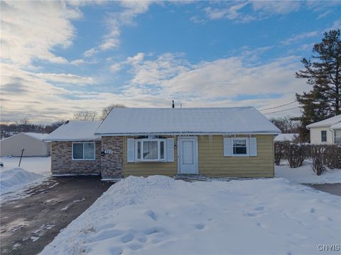 Photo of 503 Calhoun Street, DeWitt, NY 13057 (MLS # S1659122)