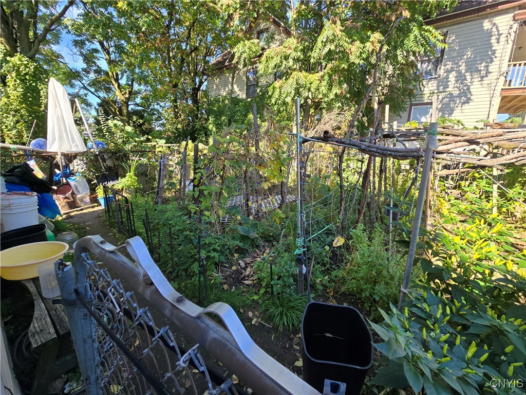 319 E Division Street