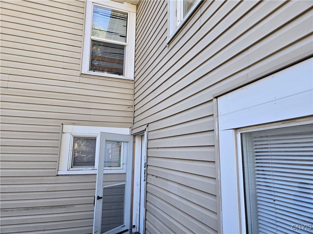 319 E Division Street