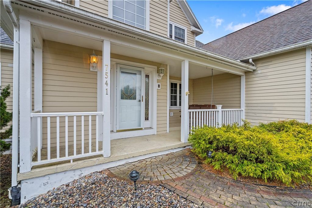 Photo of 7541 Plum Hollow Circle, Clay, NY 13090 (MLS # S1667562)