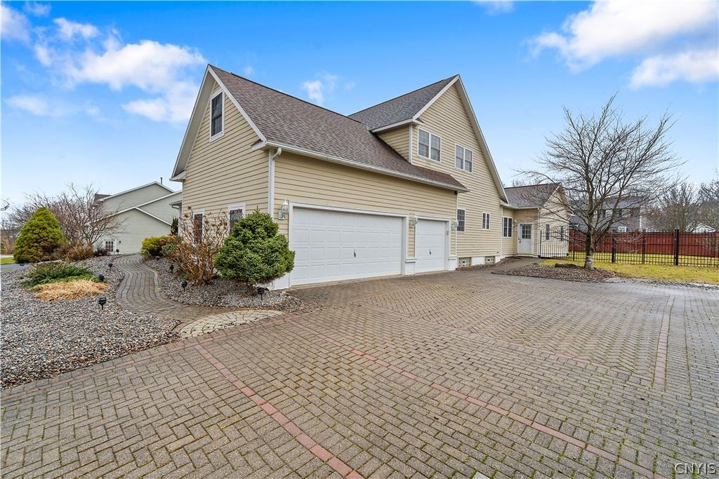 Photo of 7541 Plum Hollow Circle, Clay, NY 13090 (MLS # S1667562)