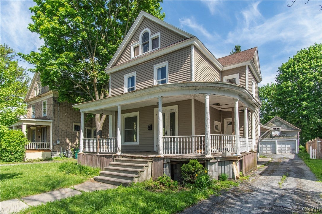 307 Flower Avenue E