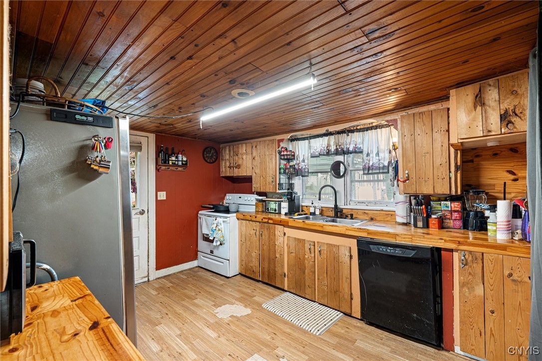 217 Valley Drive, Elbridge, New York image 4