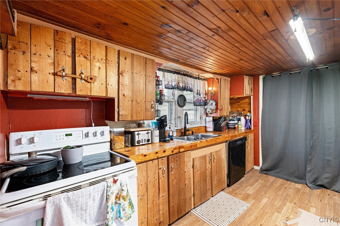 217 Valley Drive, Elbridge, New York image 2