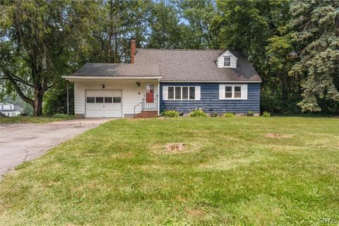 Homes For Sale - 4 Evergreen Lane<br/> Camillus, NY 13031