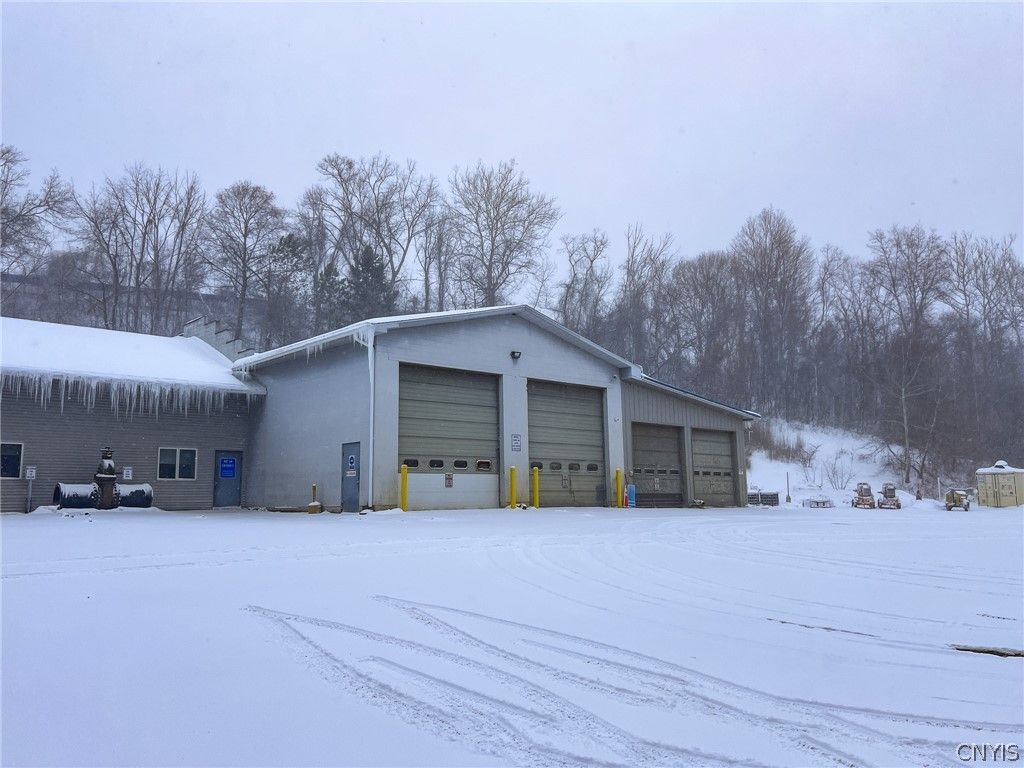 Photo of 425 Old Macedon Center Road, Perinton, NY 14450 (MLS # S1659971)