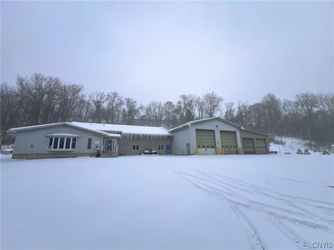 Photo of 425 Old Macedon Center Road, Perinton, NY 14450 (MLS # S1659971)