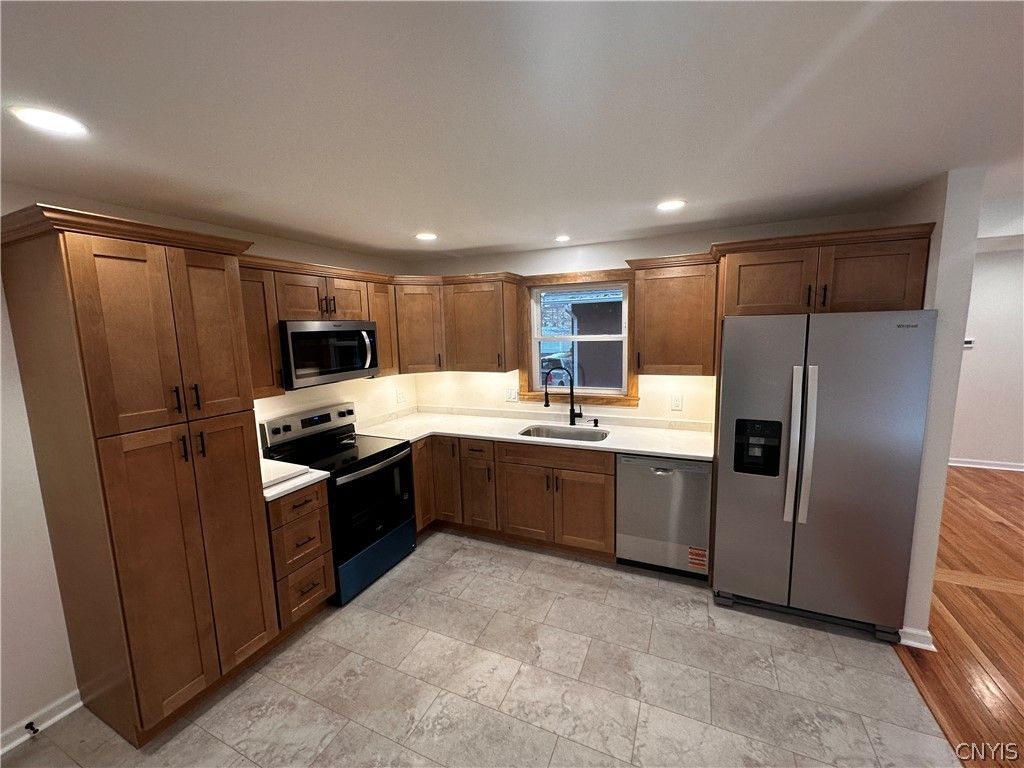 Photo of 14 Forest Road, New Hartford, NY 13413 (MLS # S1665896)