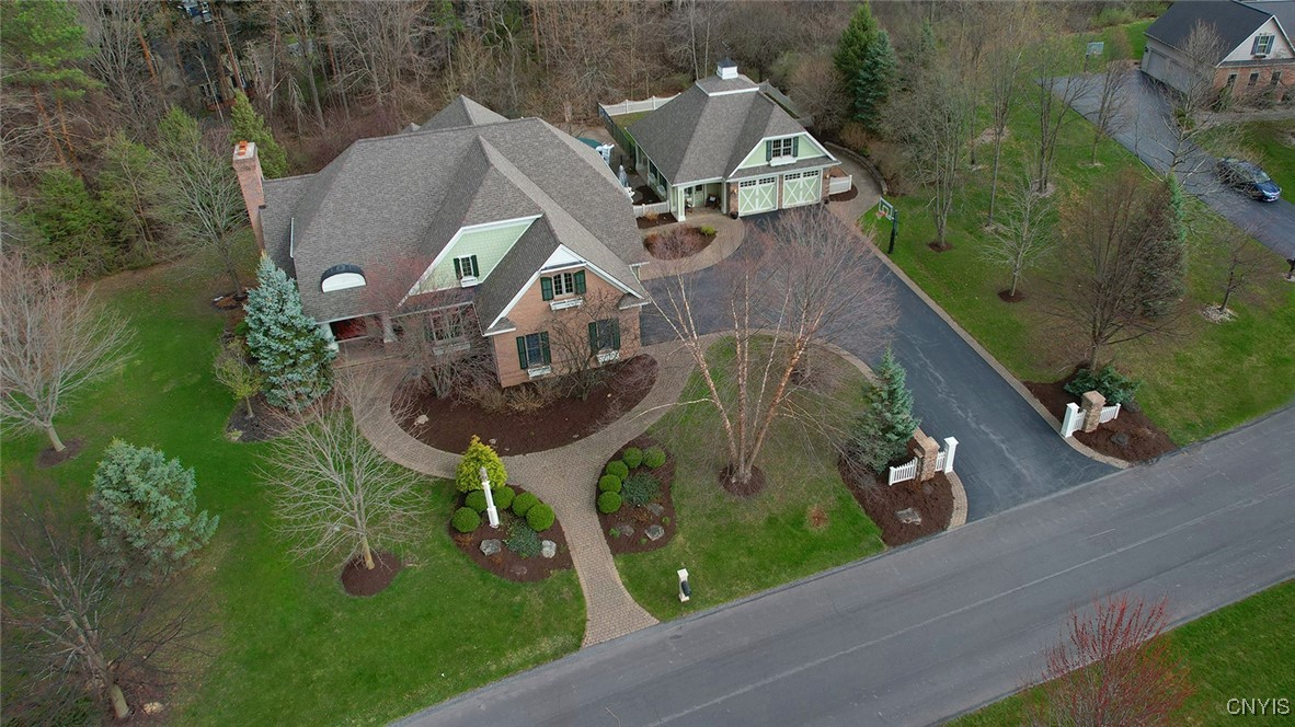 811 Knighthood Circle, Manlius, New York image 1