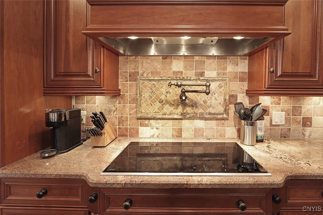811 Knighthood Circle, Manlius, New York image 8