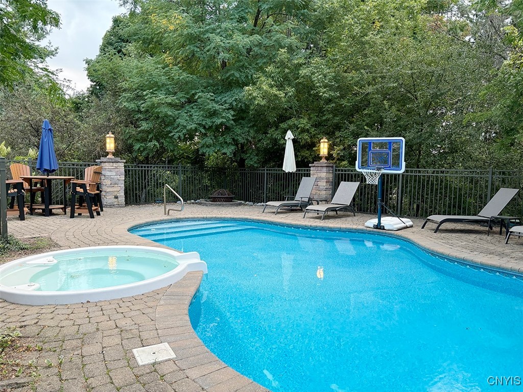 811 Knighthood Circle, Manlius, New York image 43