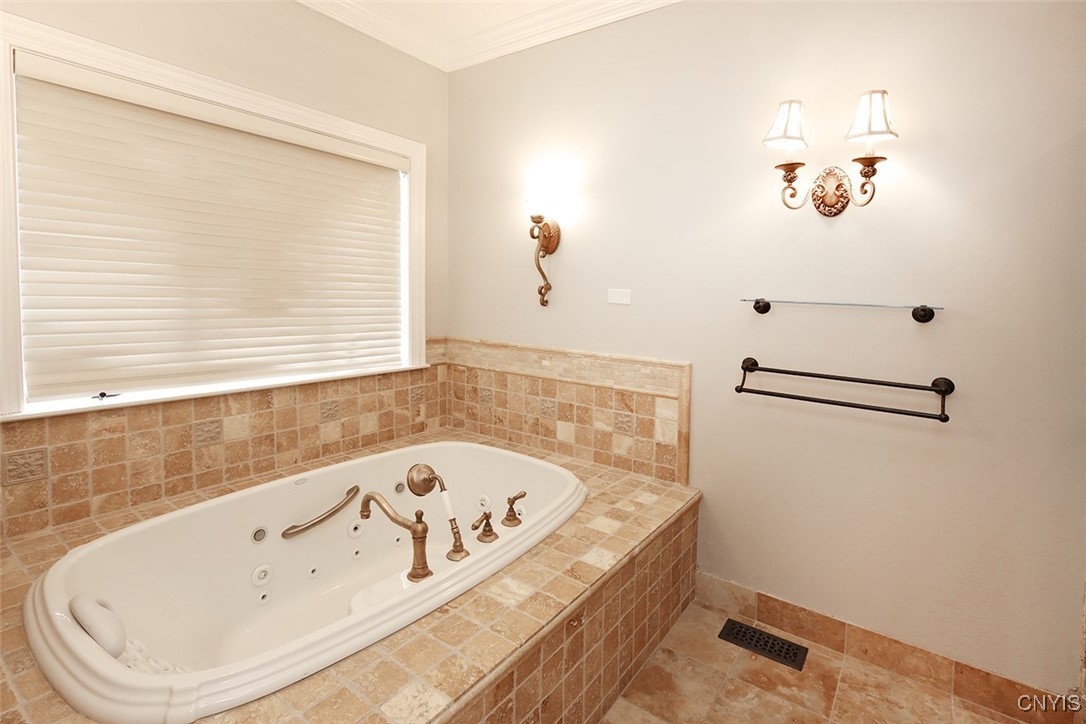 811 Knighthood Circle, Manlius, New York image 20