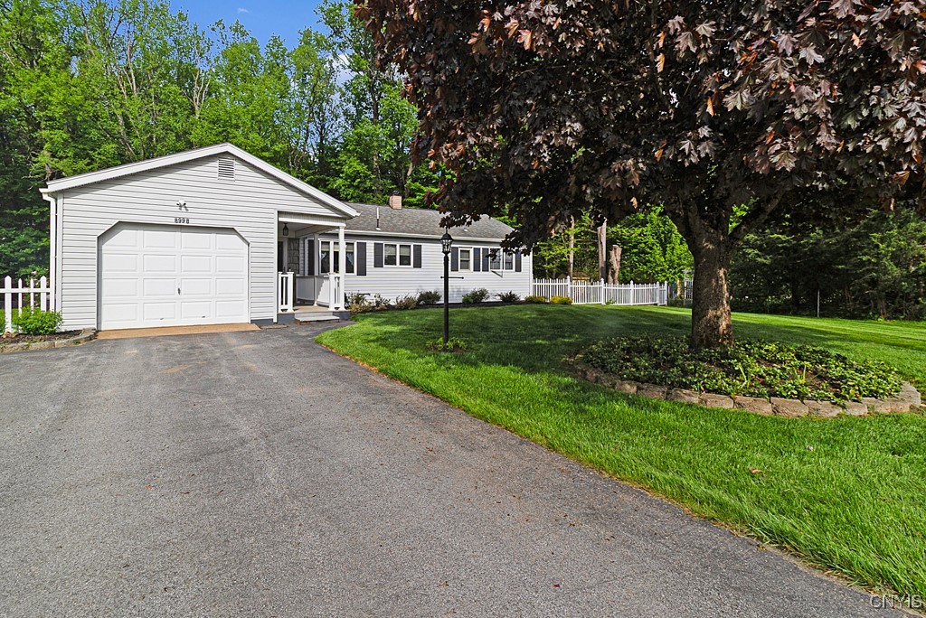 8998 Lakeview Dr