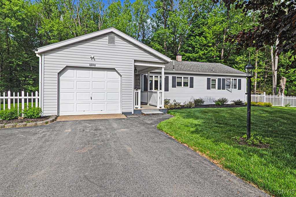 8998 Lakeview Dr