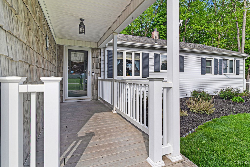8998 Lakeview Dr