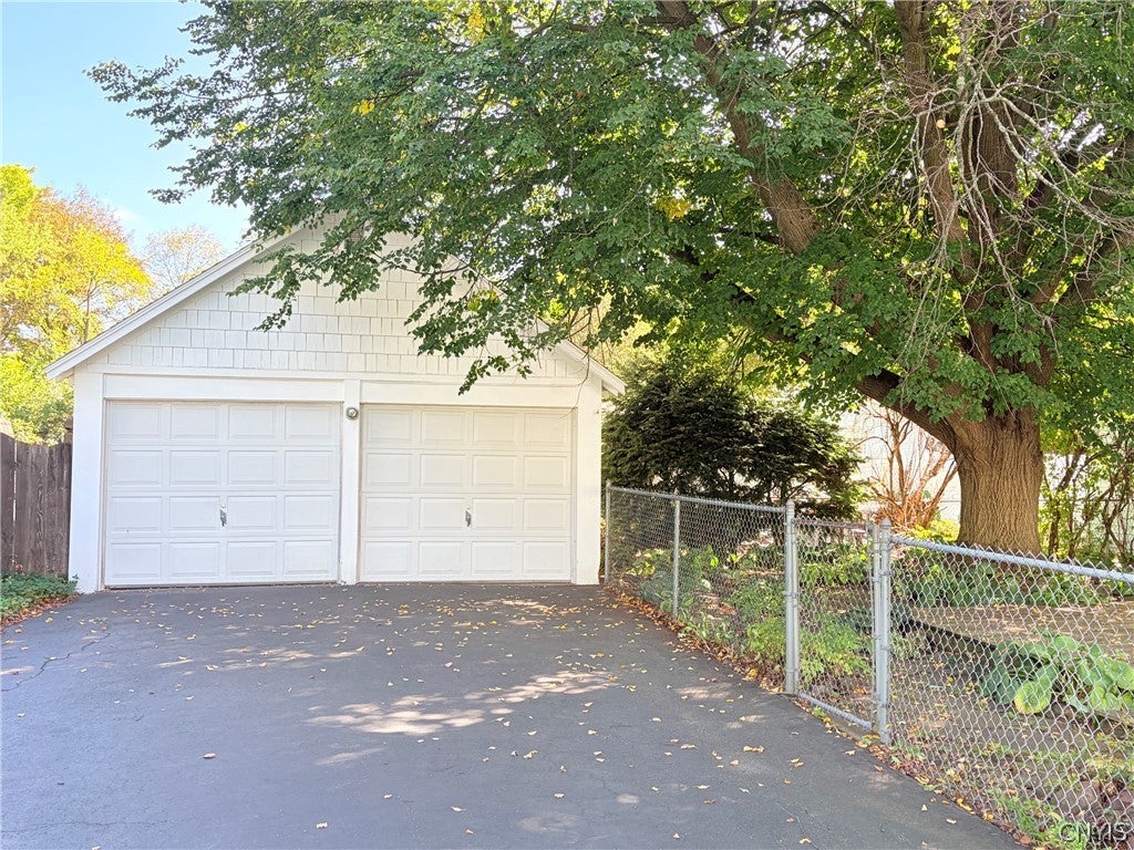120 Lyon Place
