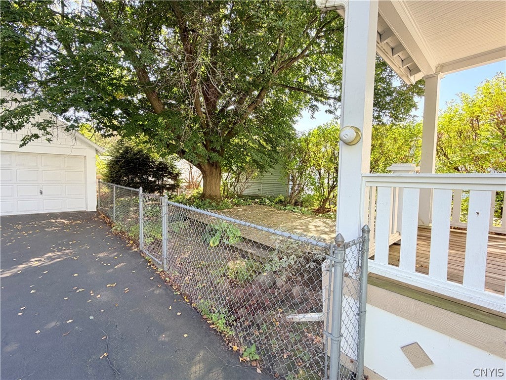 120 Lyon Place