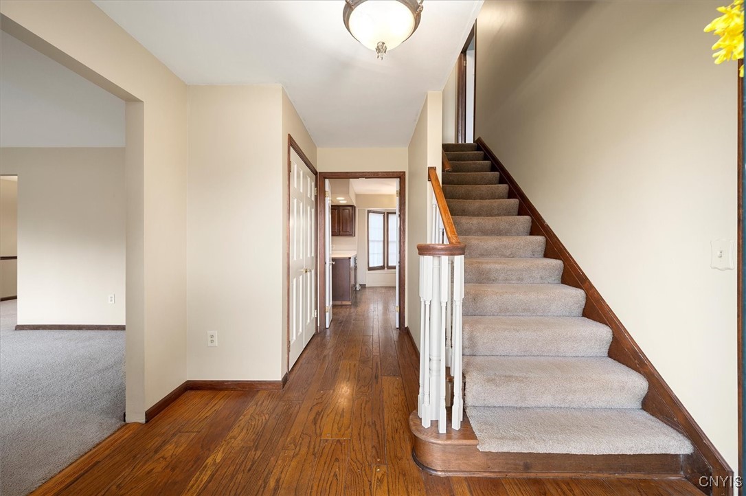 102 Briarwood Court, New Hartford, New York image 7