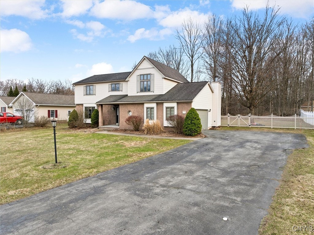 102 Briarwood Court, New Hartford, New York image 2