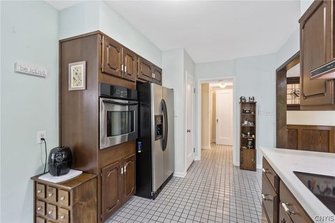 Tiny photo for 8 Lyndon Road, DeWitt, NY 13066 (MLS # S1682481)