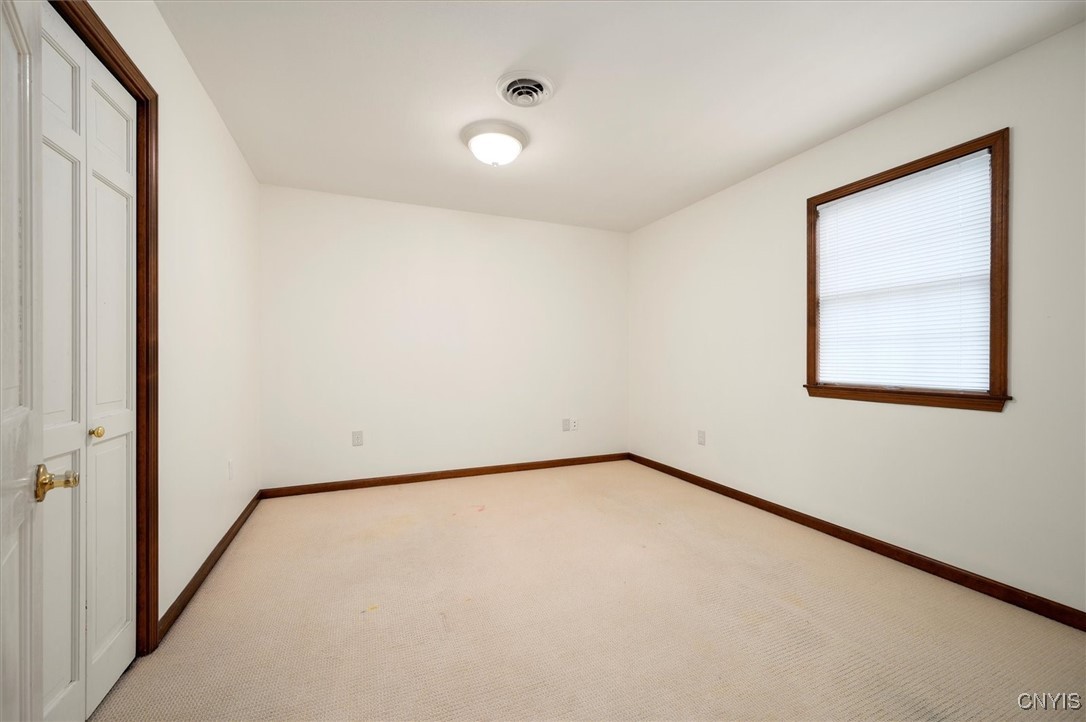 102 Briarwood Court, New Hartford, New York image 38