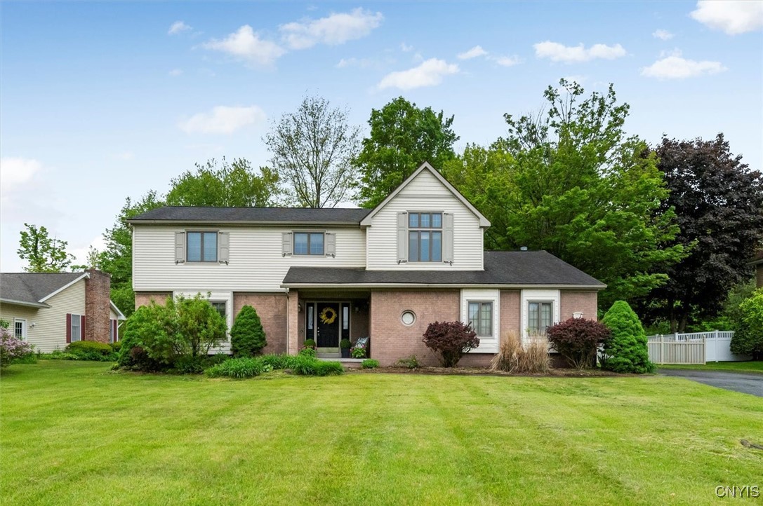 102 Briarwood Court, New Hartford, New York image 1