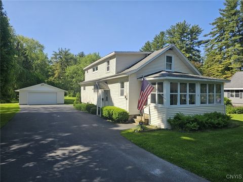 43 Mildred Avenue Baldwinsville NY 13027