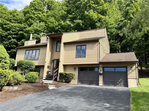 Homes For Sale - 103 Viceroy Drive<br/> Onondaga County, Camillus, NY 13031