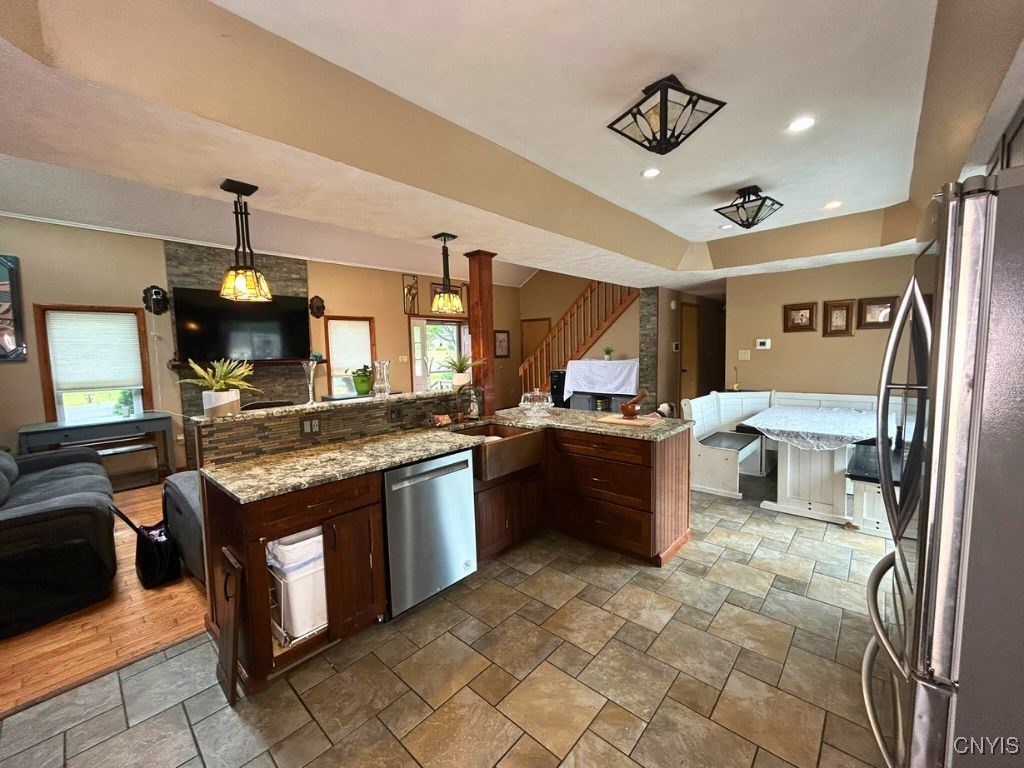 123 Knapps Knolle Road