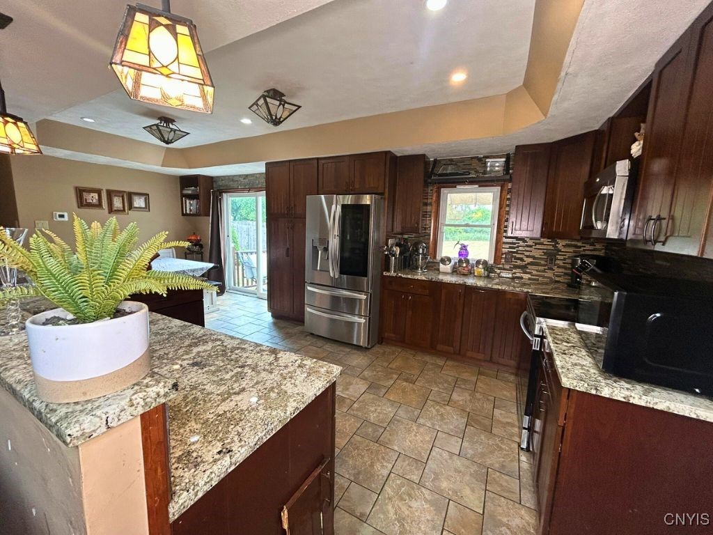 123 Knapps Knolle Road
