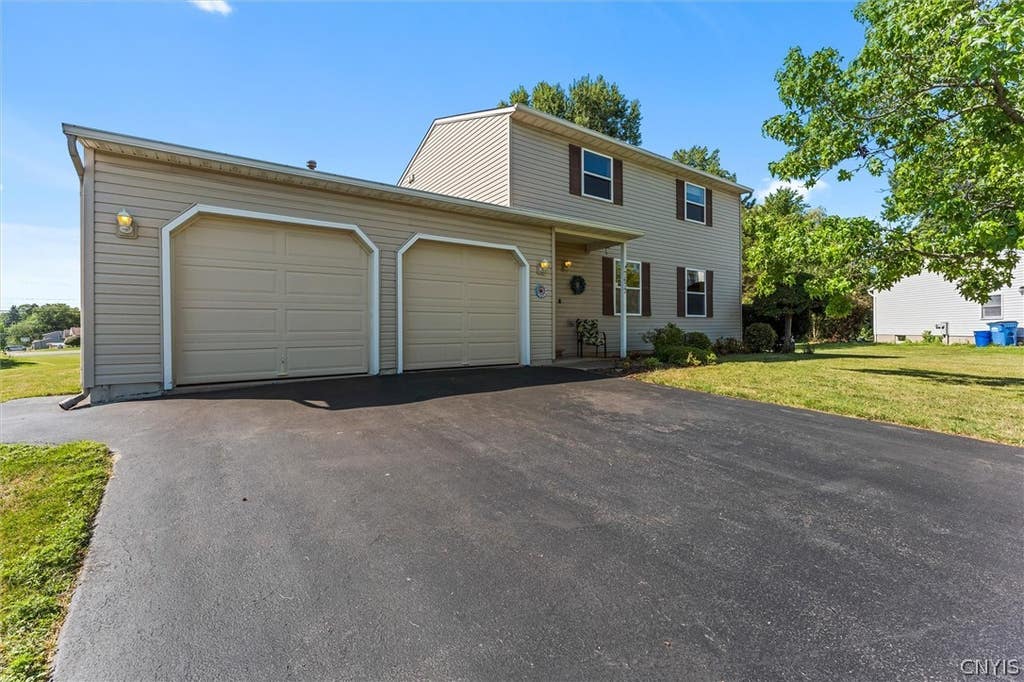 Photo of 7677 Glenview Drive, Cicero, NY 13212 (MLS # S1704717)