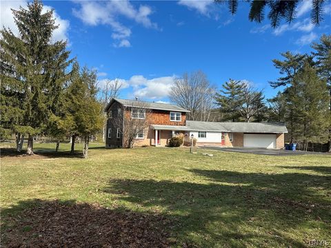 Homes For Sale - 8391 Cazenovia Road<br/> Pompey, NY 13104