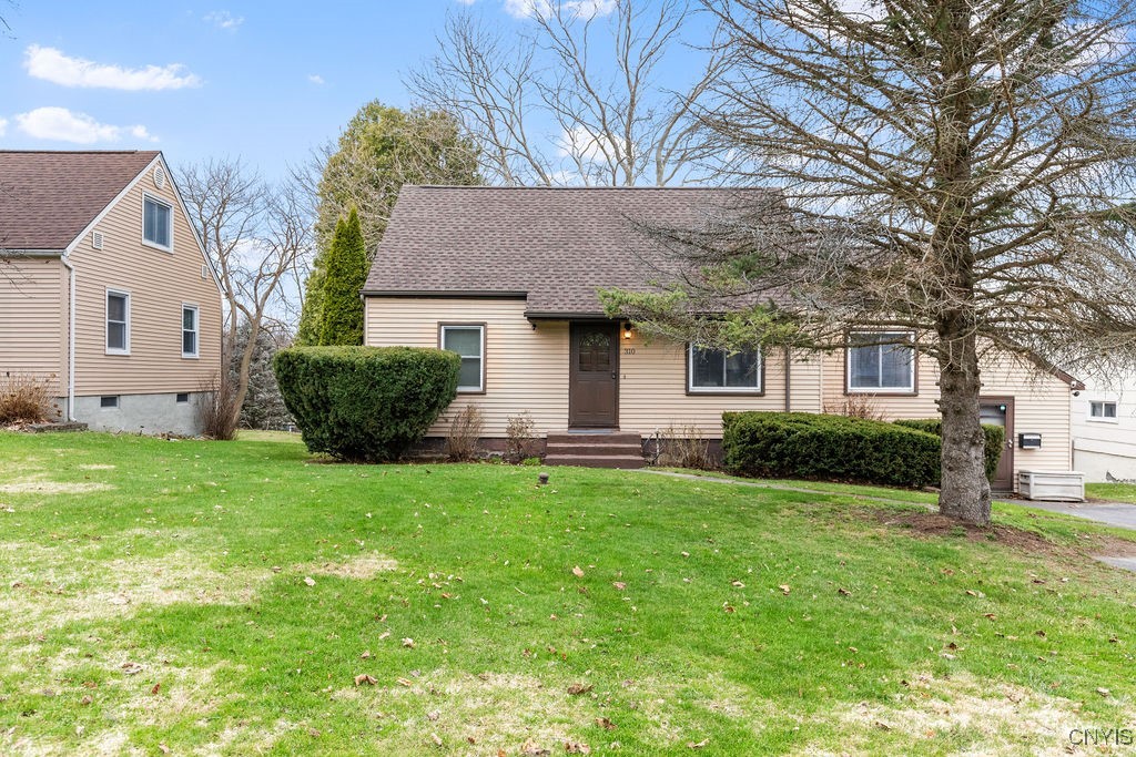 310 Glenview Parkway, Camillus, New York image 3