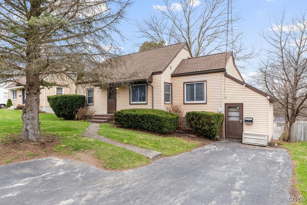 310 Glenview Parkway, Camillus, New York image 2