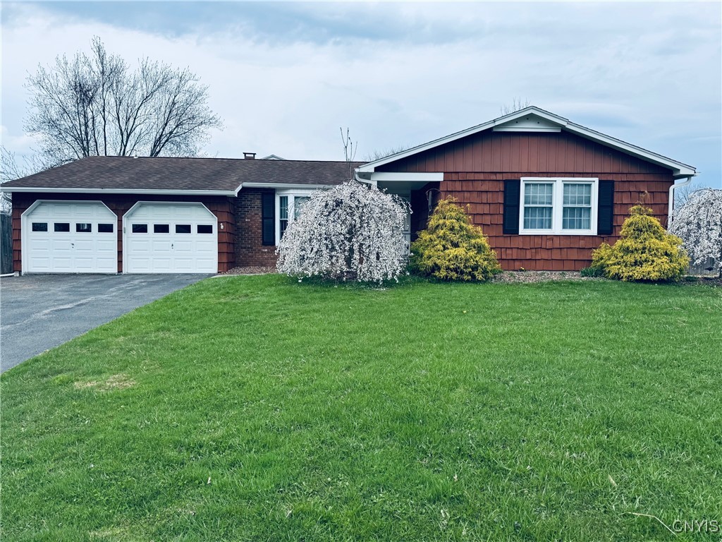 4771 Royal Meadow Drive, Clay, New York image 1