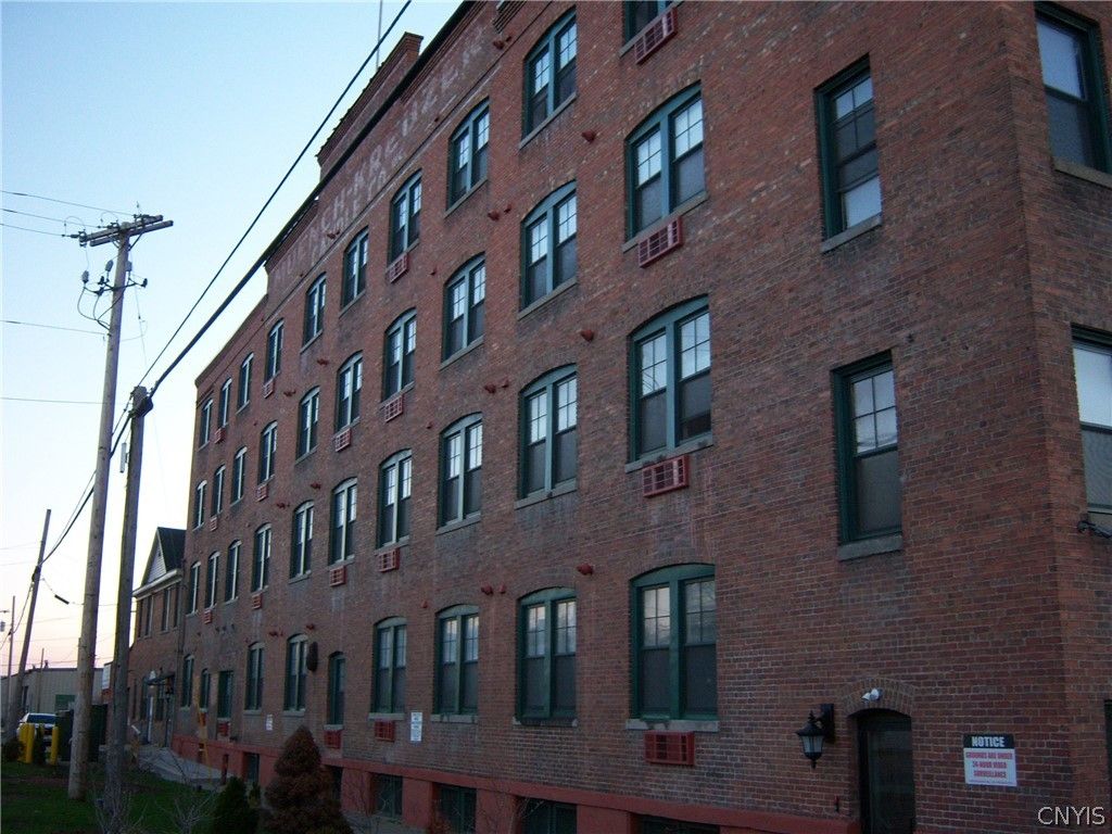 Photo of 617 E Hiawatha Boulevard #4, Syracuse, NY 13208 (MLS # S1695879)