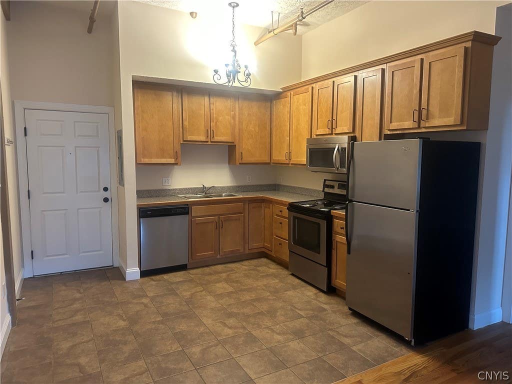 Photo of 617 E Hiawatha Boulevard #4, Syracuse, NY 13208 (MLS # S1695879)