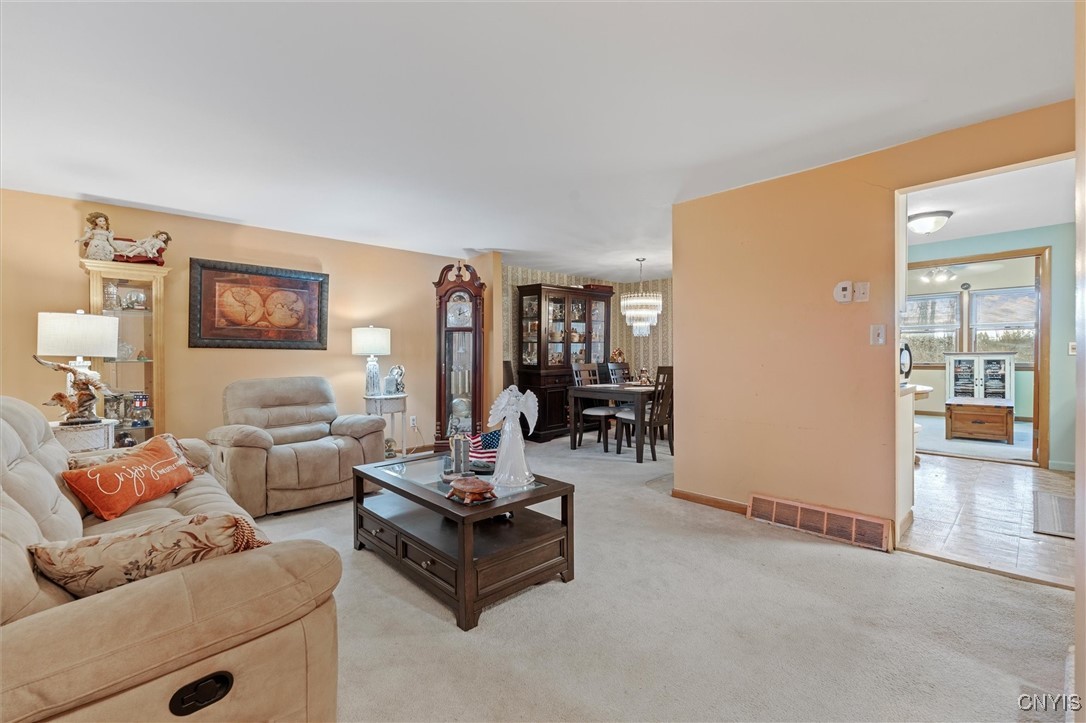 5575 Imperia Lane, Clay, New York image 4
