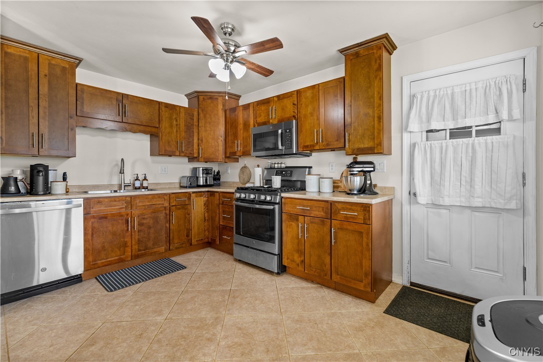 424 Van Dyke Road, Utica, New York image 9