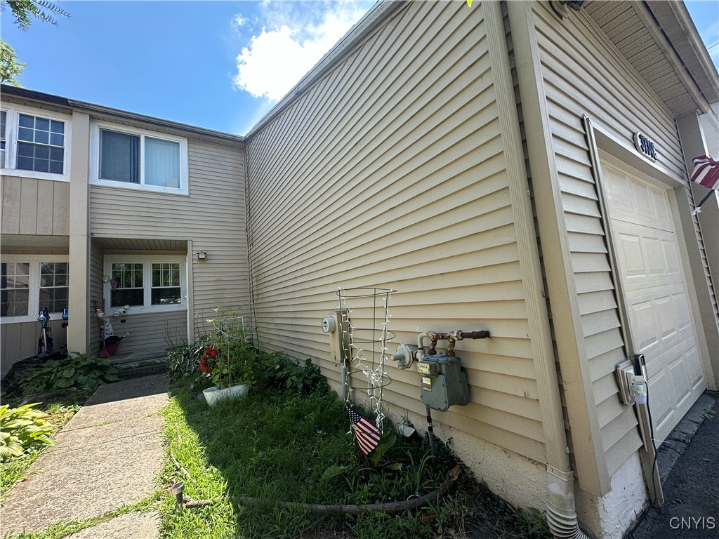 View Clay, NY 13027 condo